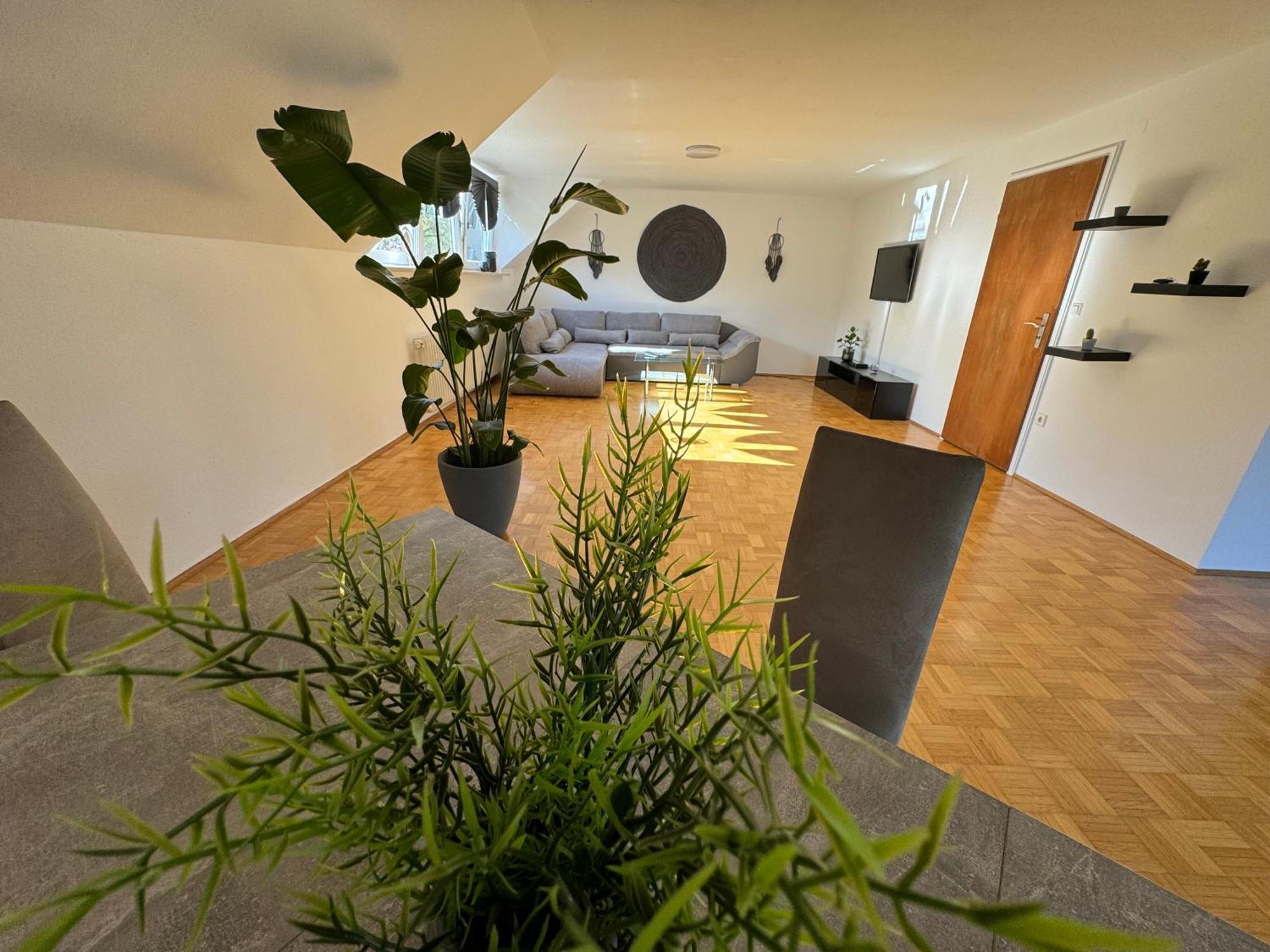 Fewo Boho 110 Qm Mit Bergblick 3 Min Bahnhof Apartment Laufen Exterior photo